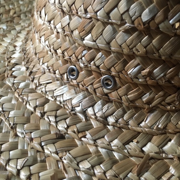 Straw Frayed Edge Beach Hat - Picture 4 of 4